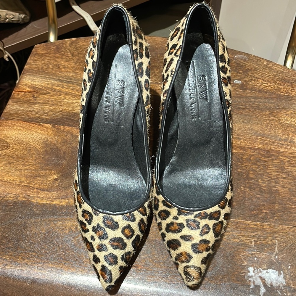 Leopard skin pumps